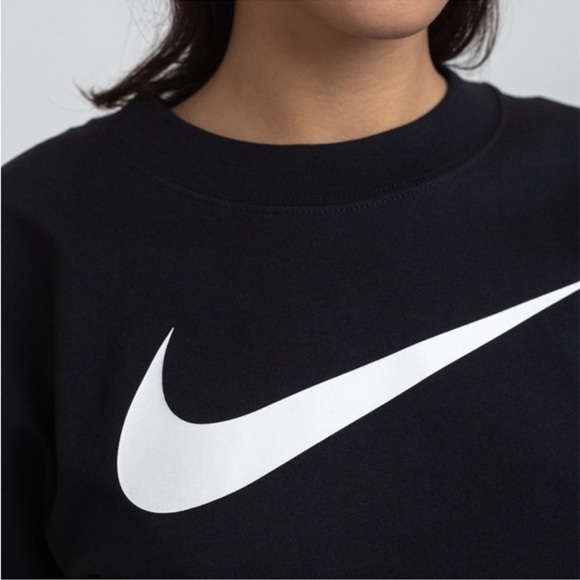 Nike Swoosh T-Shirt - Picture 2 of 9